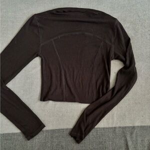 Joah brown contrast stitch long sleeve cropped tee